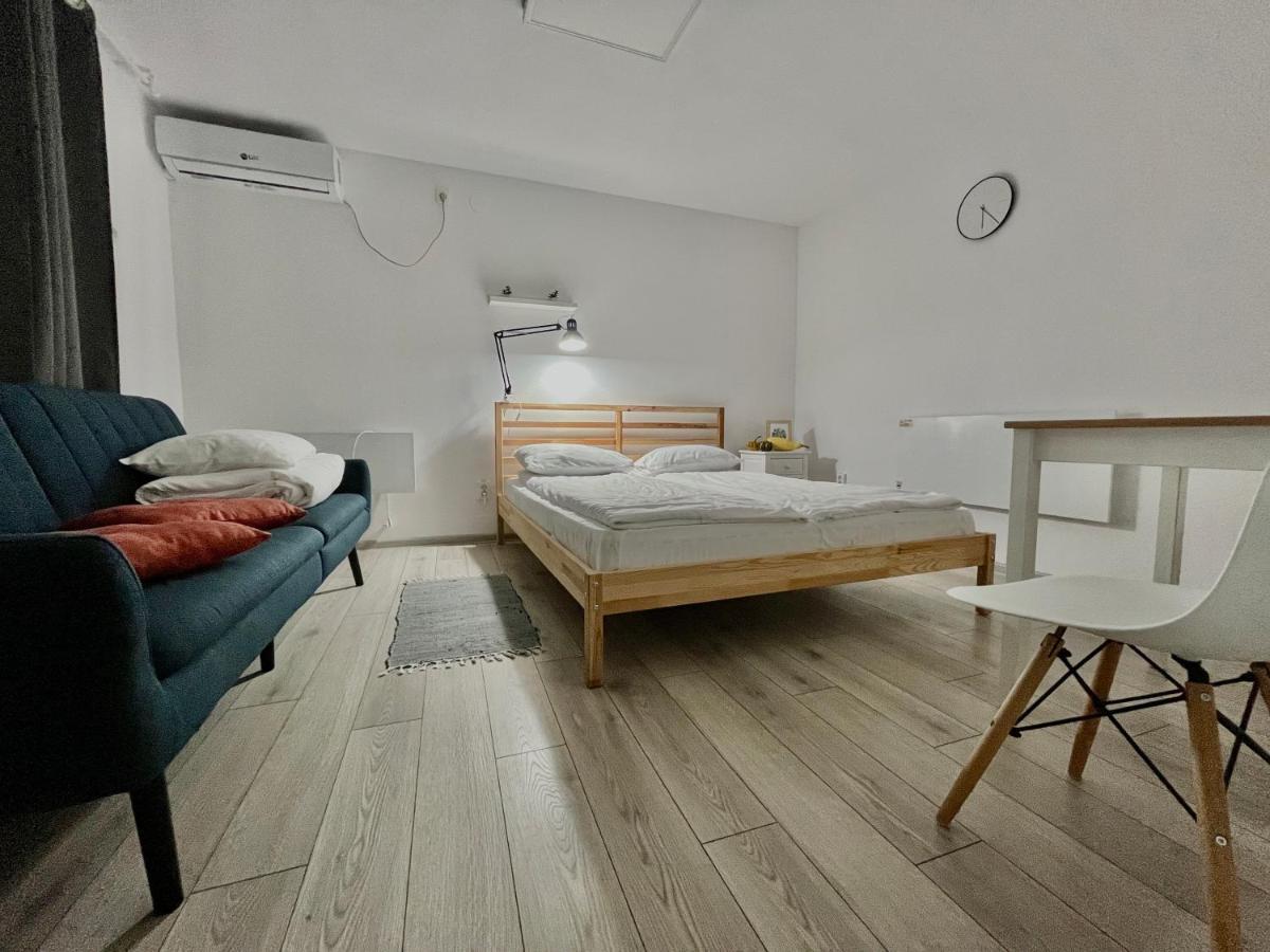 Pixel Guesthouse Тыргу-Секуеск Экстерьер фото